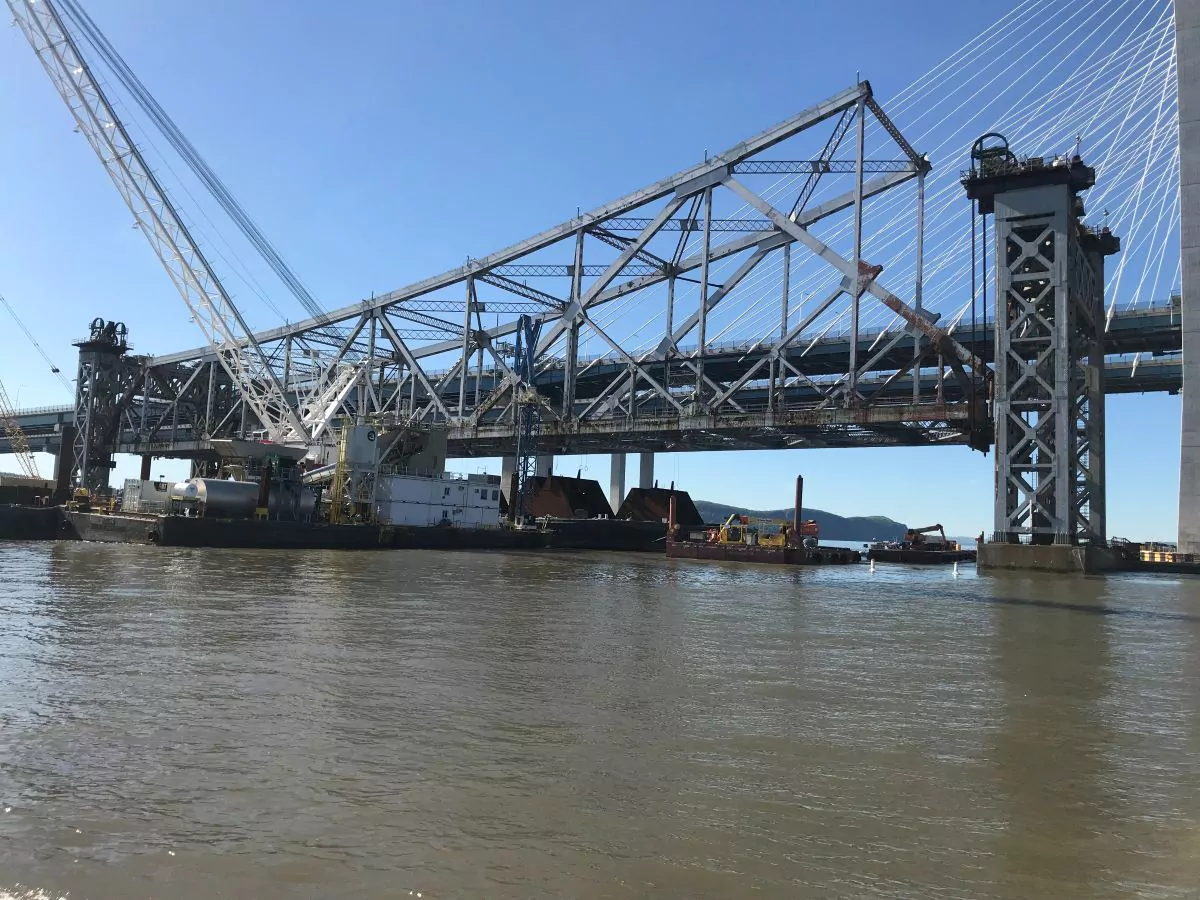 Tappan Zee Bridge Suspended Span Lowering 1